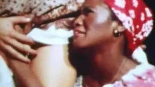 Солдат выебал раком симпатичную девушку и беглую рабыню негритянку